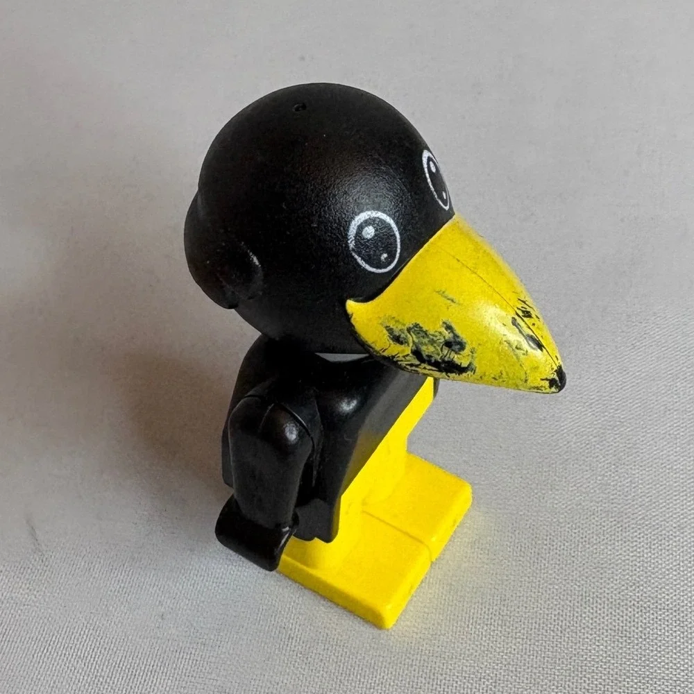 Vintage LEGO Charlie Crow Bird Minifigure Fabuland‎ Black Yellow Beak Kid Toy